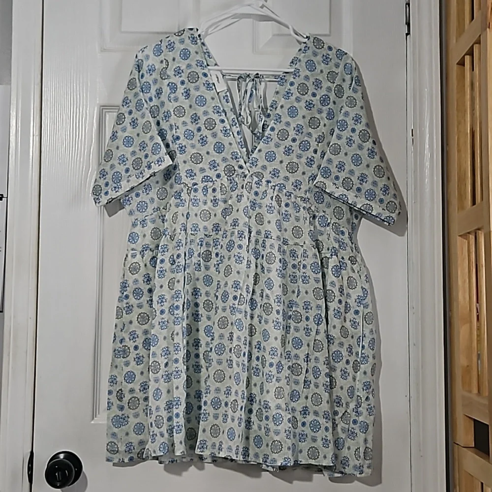 HERSY MEDALLION PRINT BABYDOLL DRESS M NWOT - Picture 4 of 13